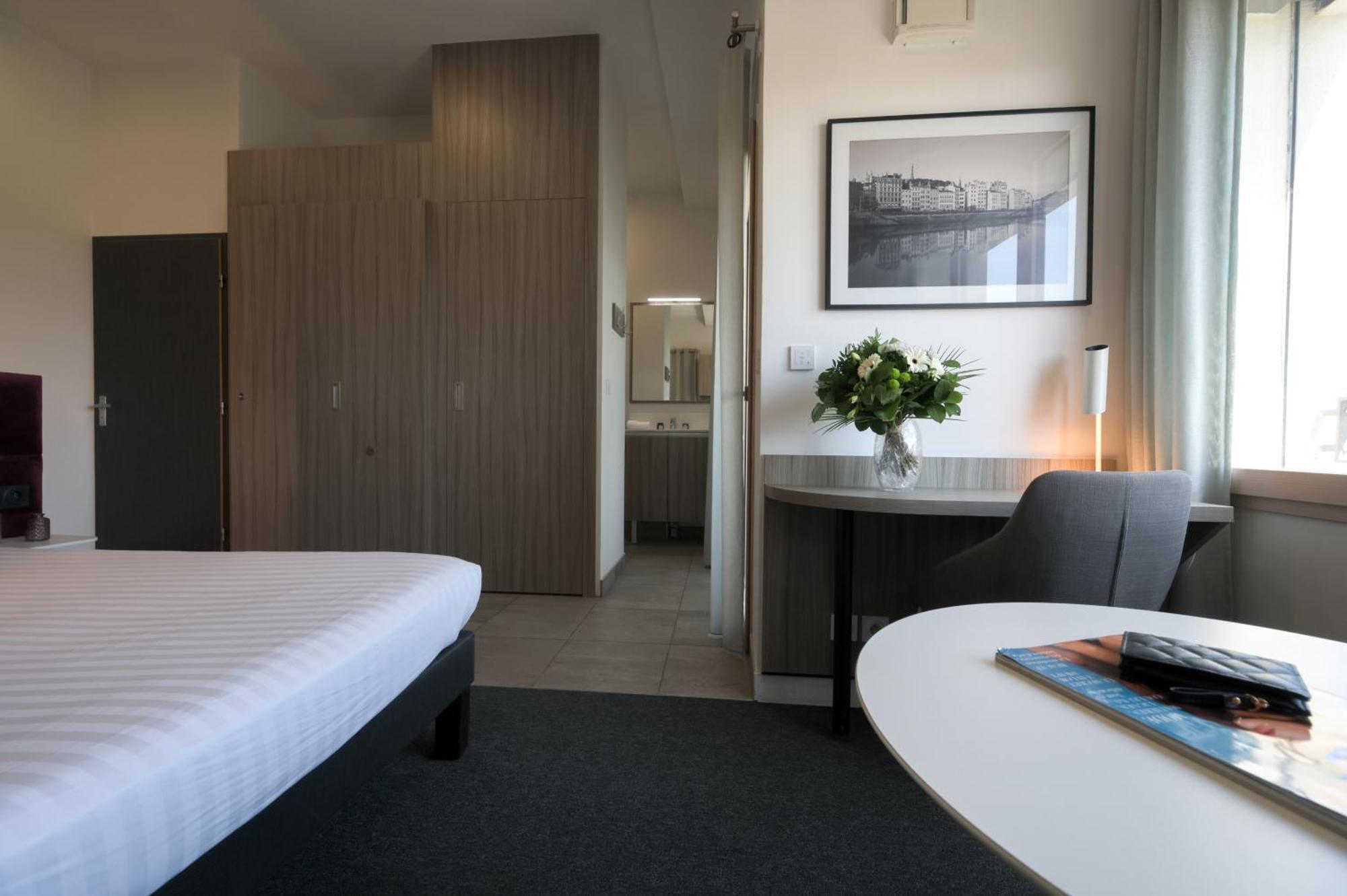 Double Room,1699176819:JPEG
